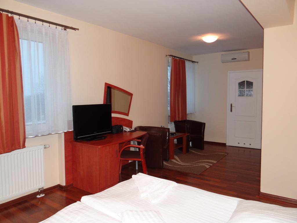 Hotel Restauracja Kinga Katowice Room photo